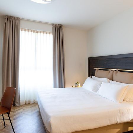Hatelier Garda Home By Enjoy Garda Hotel 佩斯基耶拉德加达 外观 照片
